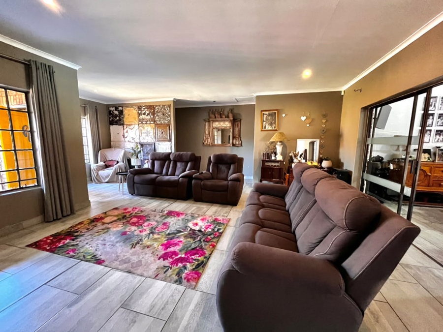 To Let 4 Bedroom Property for Rent in Cashan North West